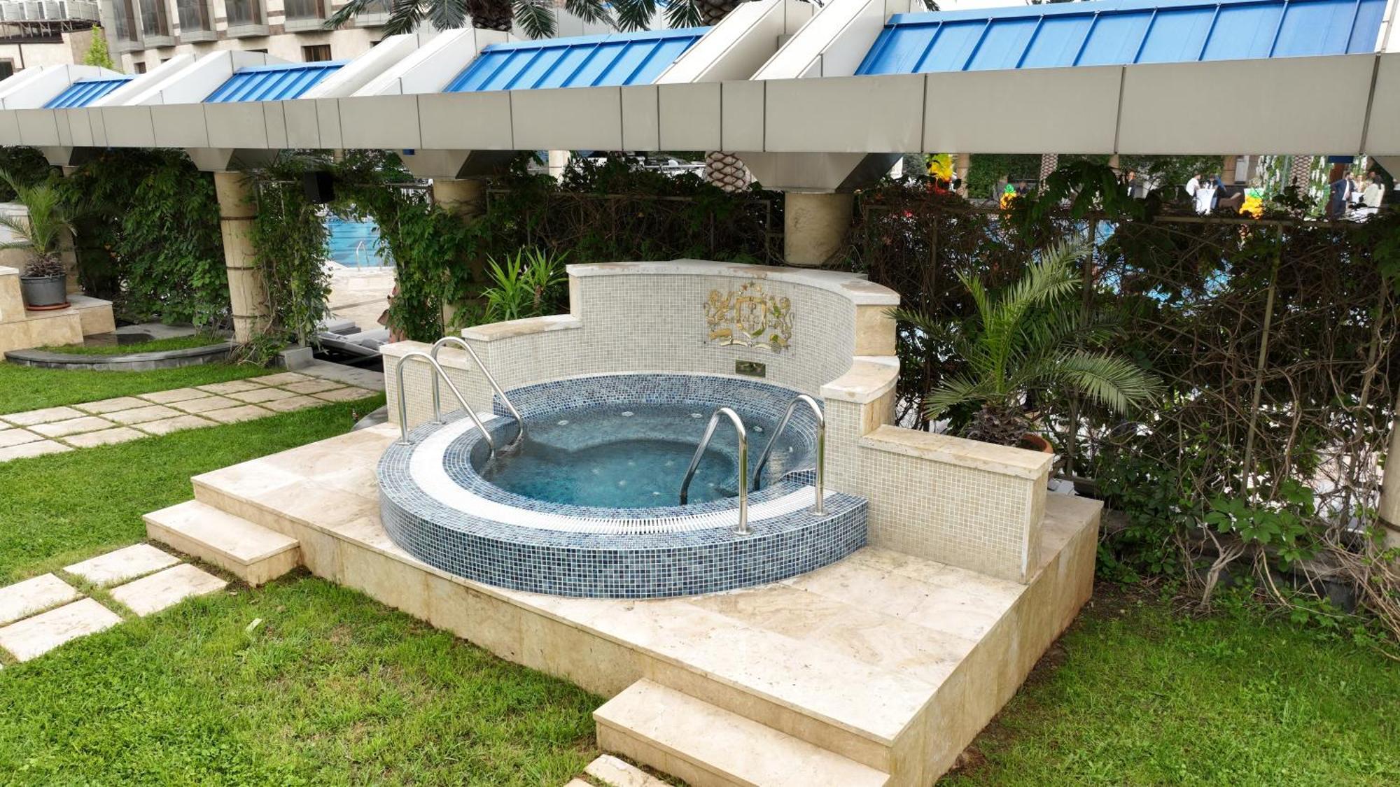 Multi Grand Pharaon Hotel Ptikni Kültér fotó