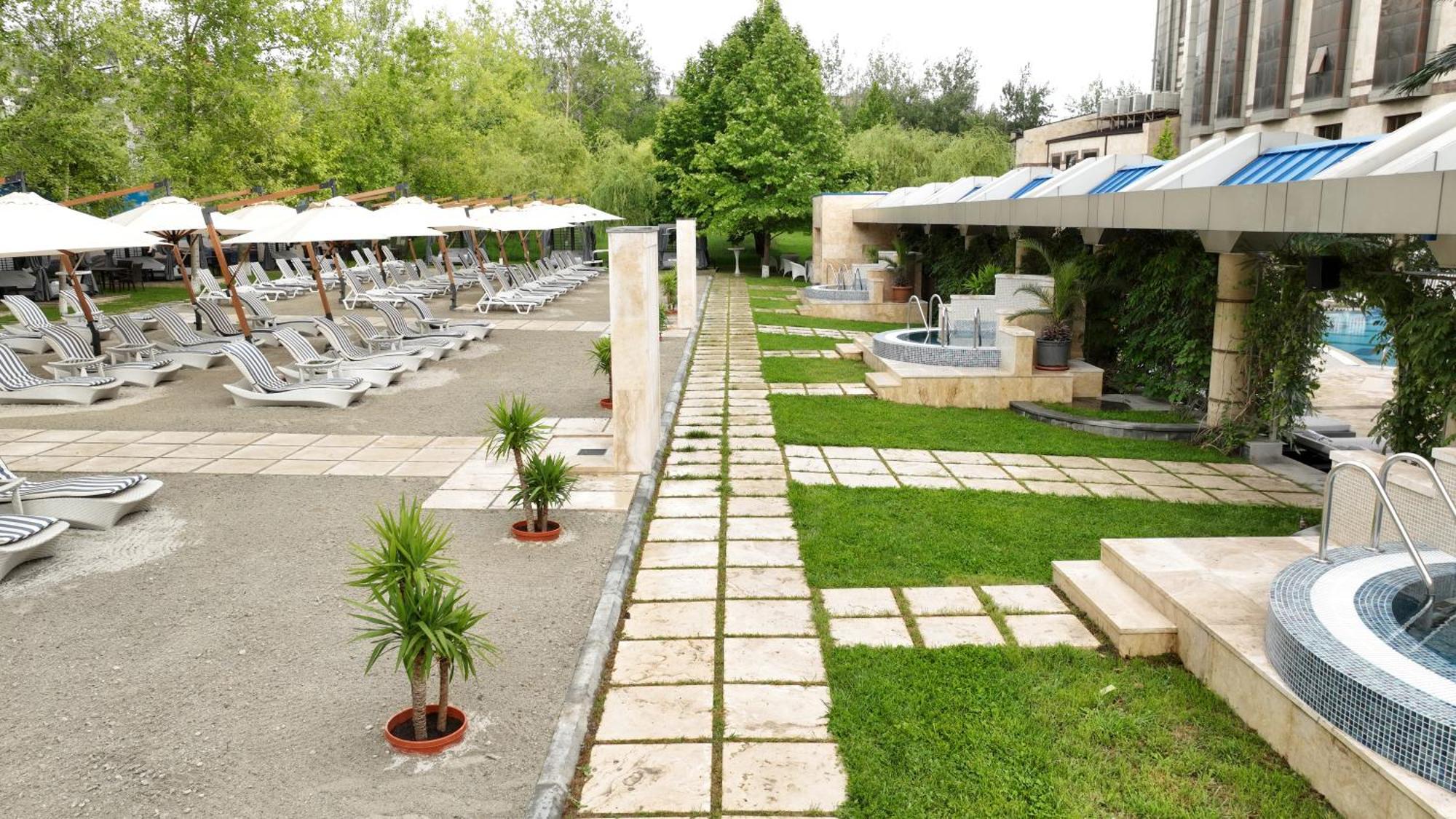 Multi Grand Pharaon Hotel Ptikni Kültér fotó